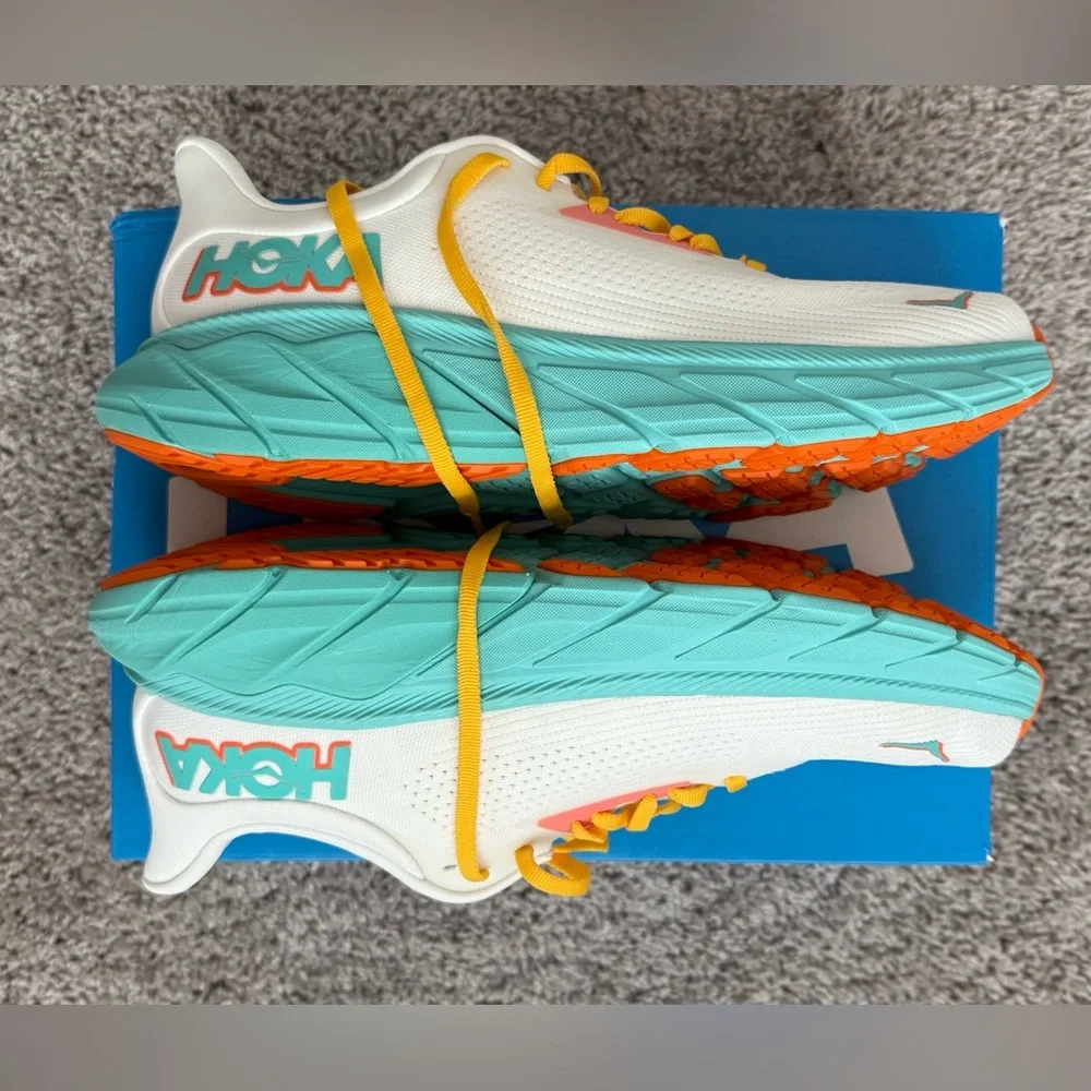 HOKA Arahi 7 - Men’s 9.5 D - white with bright accents, yellow insoles - Picture 6 of 10